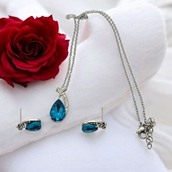 Sparkly Blue Teardrop Gemstone Pendant Silver Necklace Women's Fashion Jewelry - Picture 4 of 8